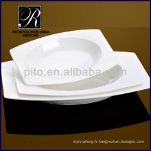 Mode à l&#39;extérieur de la plaque à soupe rectangulaire en porcelaine avec bordure